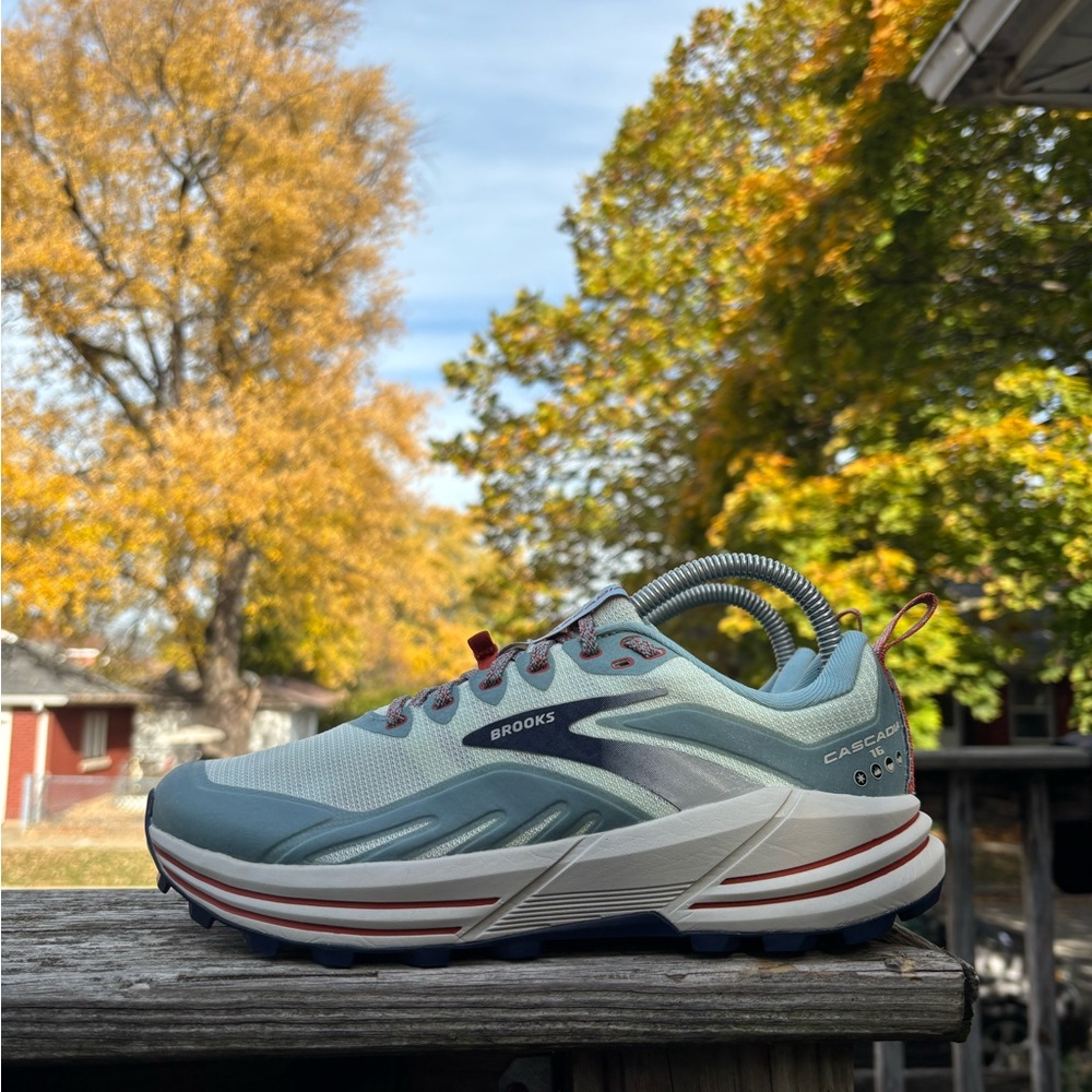 Brooks Cascadia 16 Women’s Trail Running Athletic Shoes Blue Orange Size 7.5 B